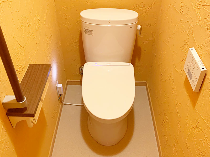 板橋区のトイレリフォーム事例 珪藻土の壁が意匠性高く カビ対策も万全のトイレ