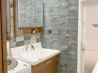 洗面リフォーム 細部までこだわったタイル貼りの洗面所とリラックスできる浴室