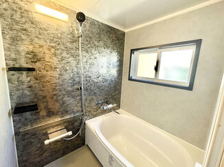 バスルームリフォーム 明るく快適な空間になった、一新した浴室と洗面所