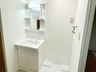 洗面リフォーム 新設した使いやすい洗面所と清潔感あるレストルーム